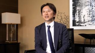 ジョジョ作者『荒木飛呂彦』は不老不死？老けない理由や見た目を調査してみた！