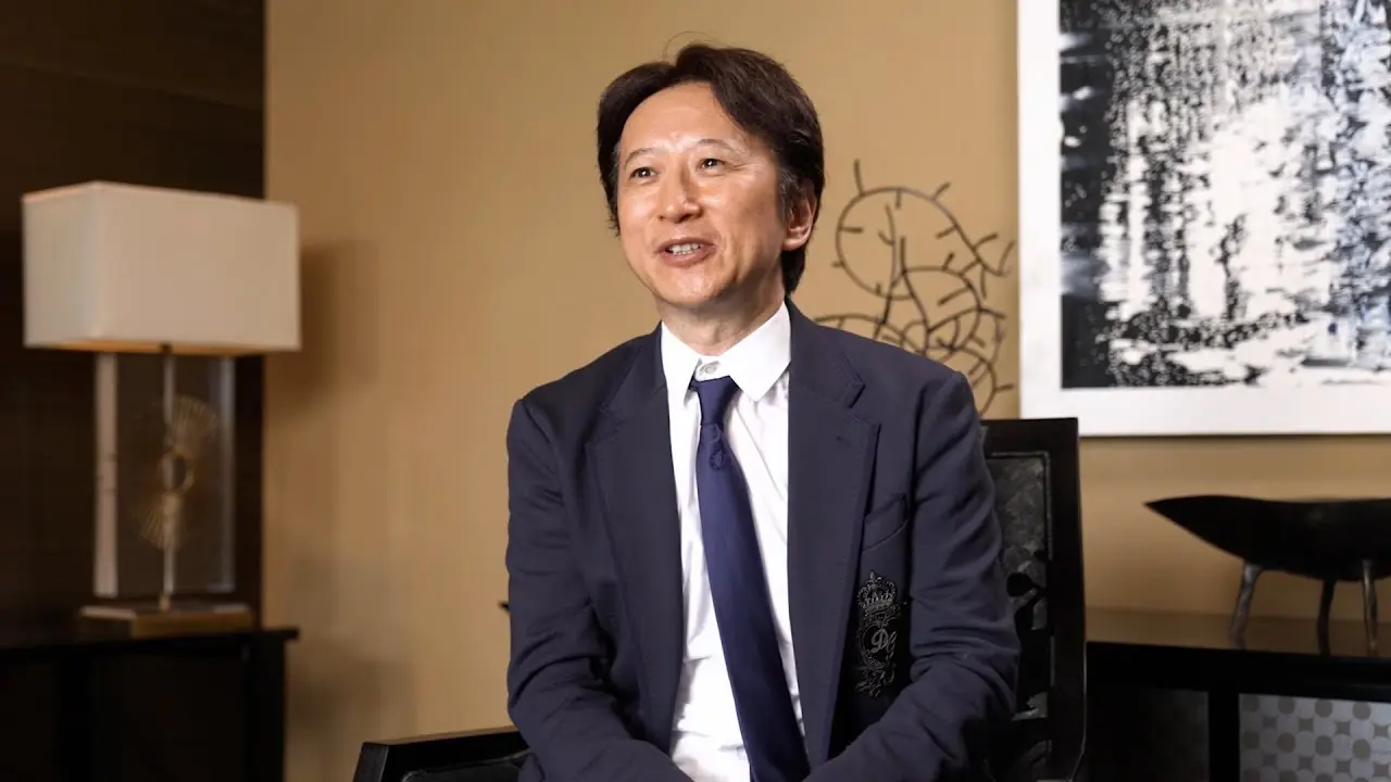 ジョジョ作者『荒木飛呂彦』は不老不死？老けない理由や見た目を調査してみた！